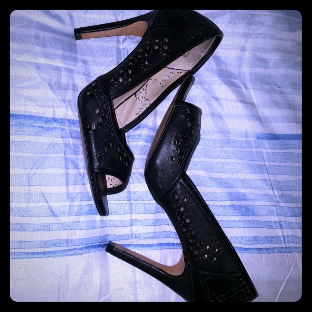Shoes size 6M